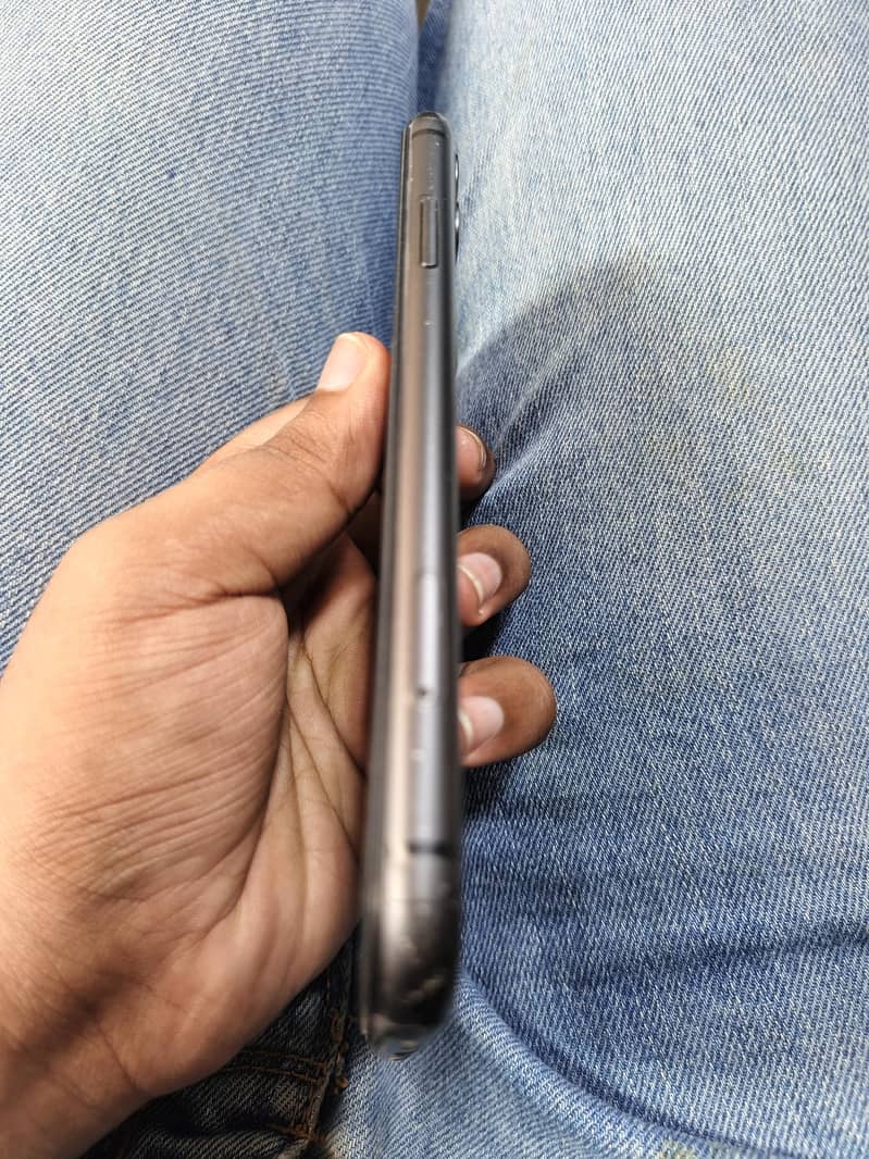 Apple iPhone 11 3