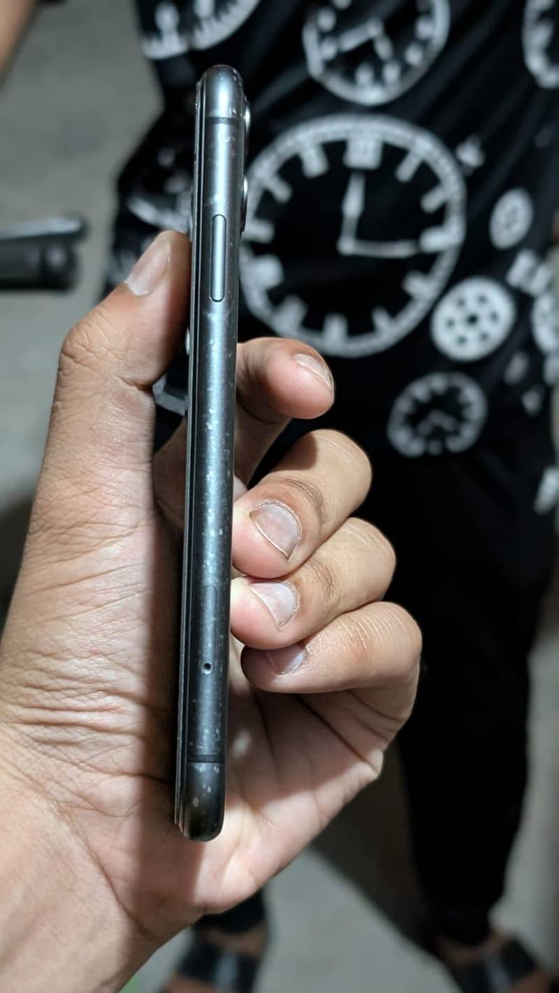Apple iPhone 11 3
