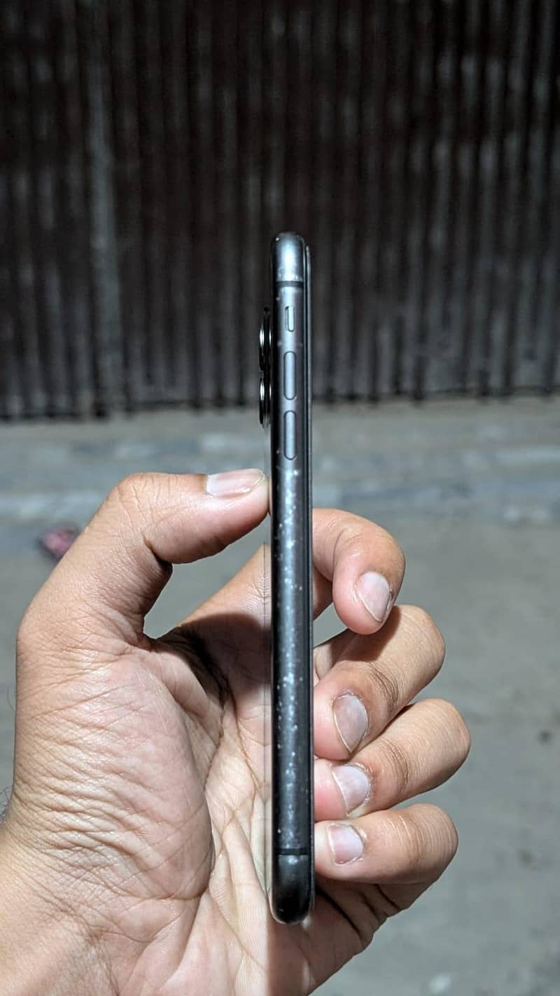 Apple iPhone 11 4