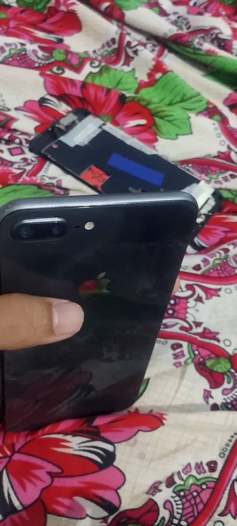 Apple iPhone 8 Plus 2