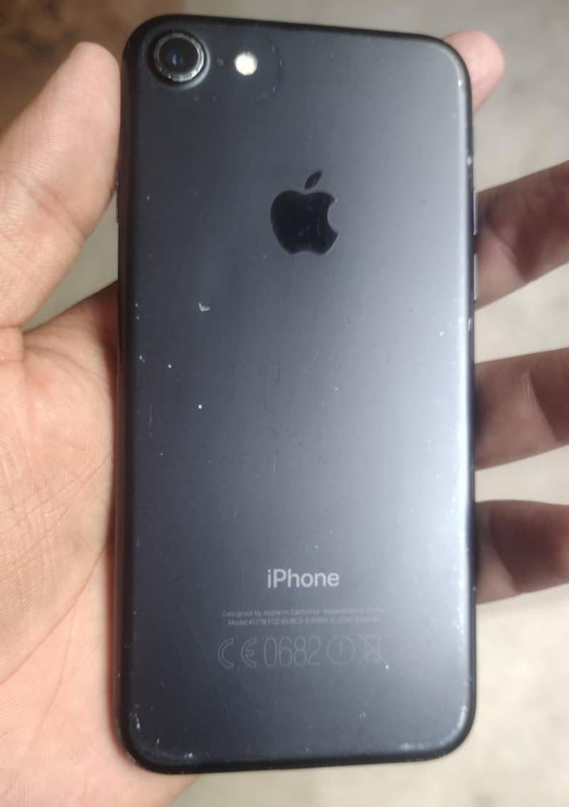 Apple iPhone 7 3