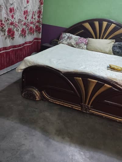 Bed Set And Dressing Table