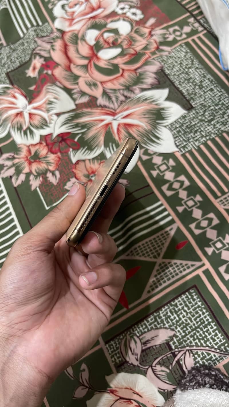 Apple iPhone XS Max 0