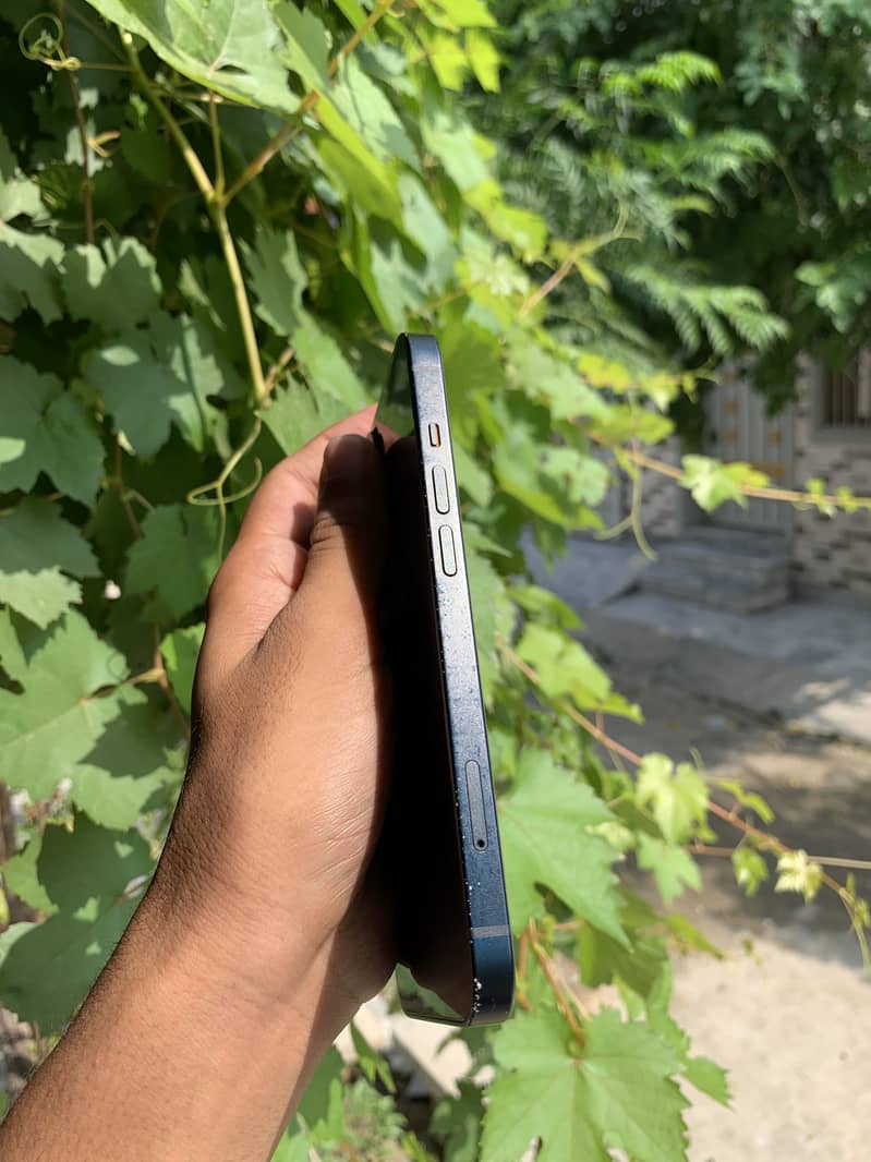Apple iPhone 13 7