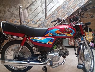 red colour cd70 2026 model