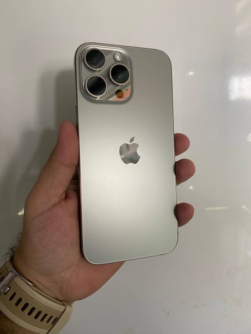 Apple iPhone 16 Pro Max 0