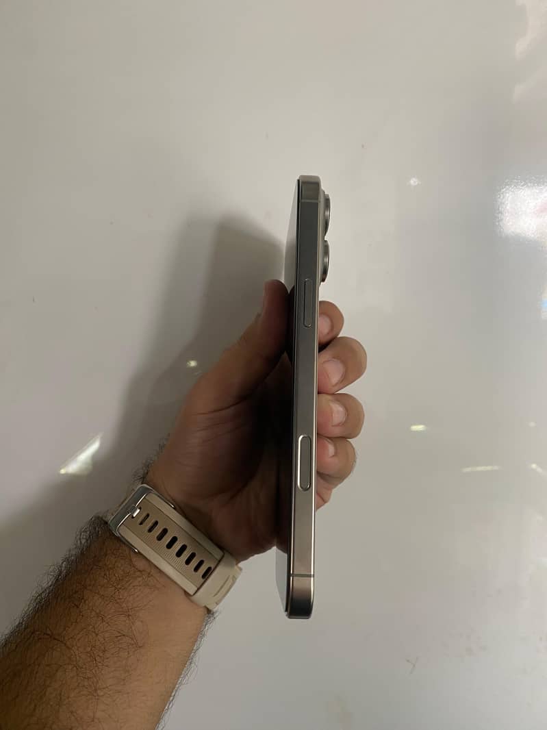 Apple iPhone 16 Pro Max 3