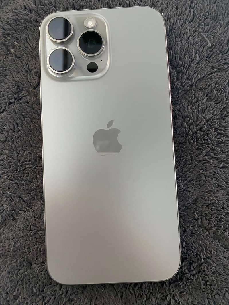 Apple iPhone 16 Pro Max 4