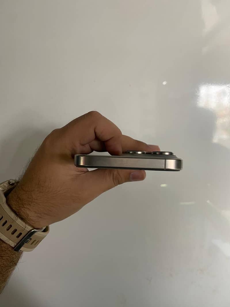 Apple iPhone 16 Pro Max 5