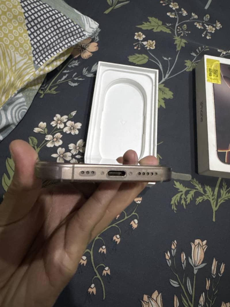 Apple iPhone 16 Pro 2