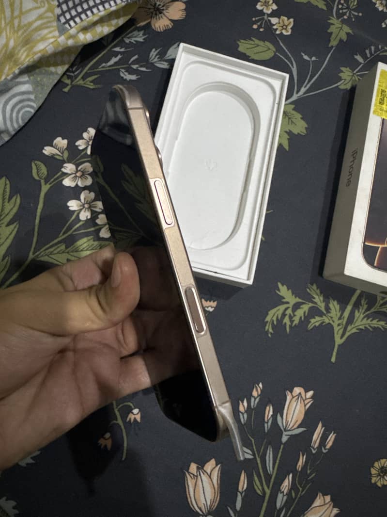 Apple iPhone 16 Pro 4