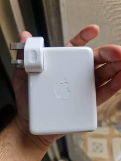 Apple 140W USB-C Power Adapter — A2452