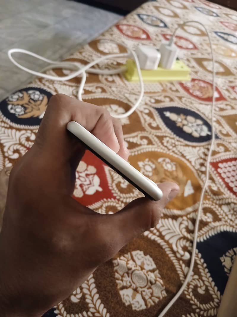 Apple iPhone SE 3