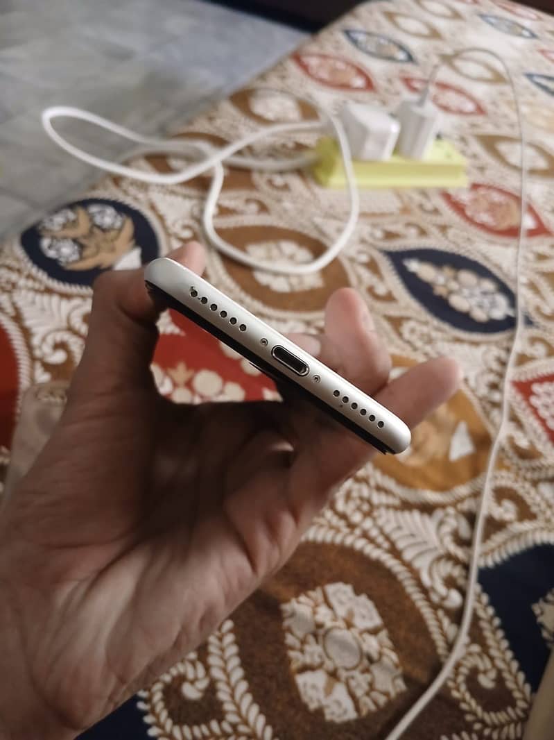 Apple iPhone SE 8