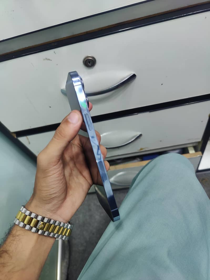 Apple iPhone 13 Pro Max 1