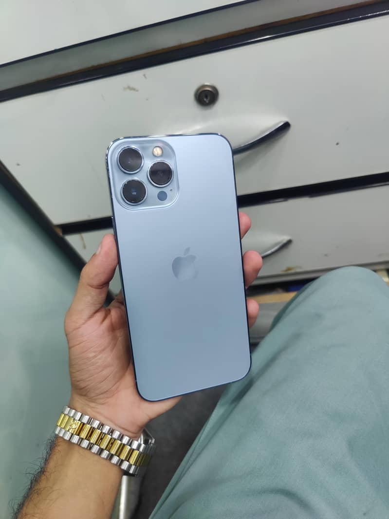 Apple iPhone 13 Pro Max 4