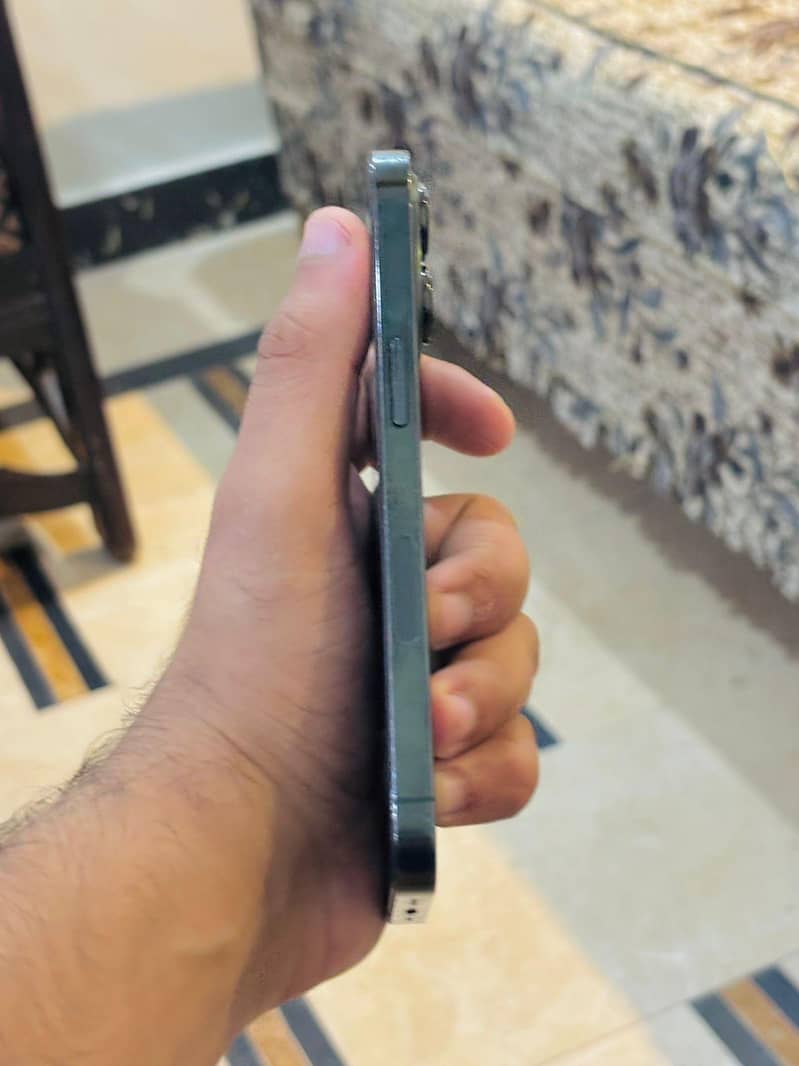 Apple iPhone 13 Pro 1
