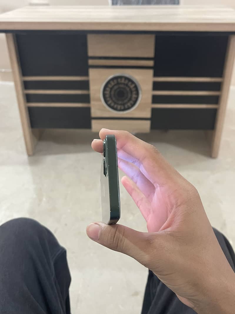 Apple iPhone 13 1