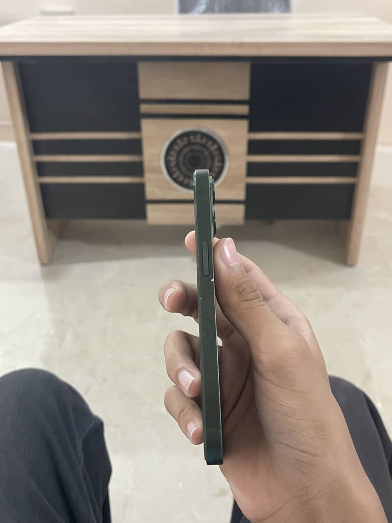 Apple iPhone 13 3