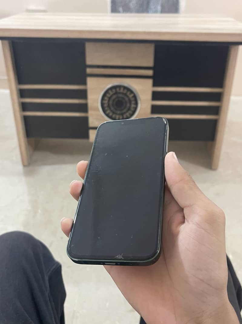 Apple iPhone 13 4