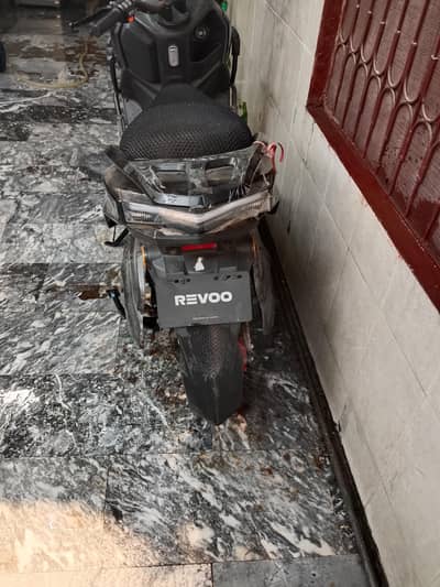 revoo electric scooter good condition
