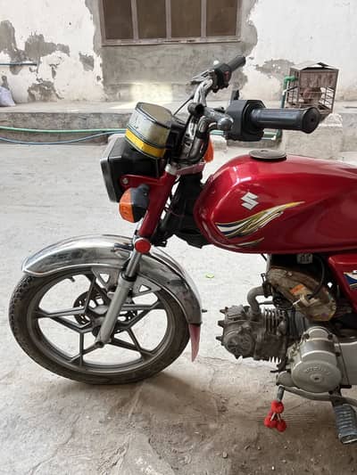 Suzuki 110. cc all okay good condition alloy Rim wali