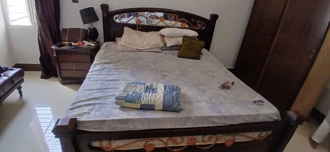 Shesham Bed and side table in lowest price