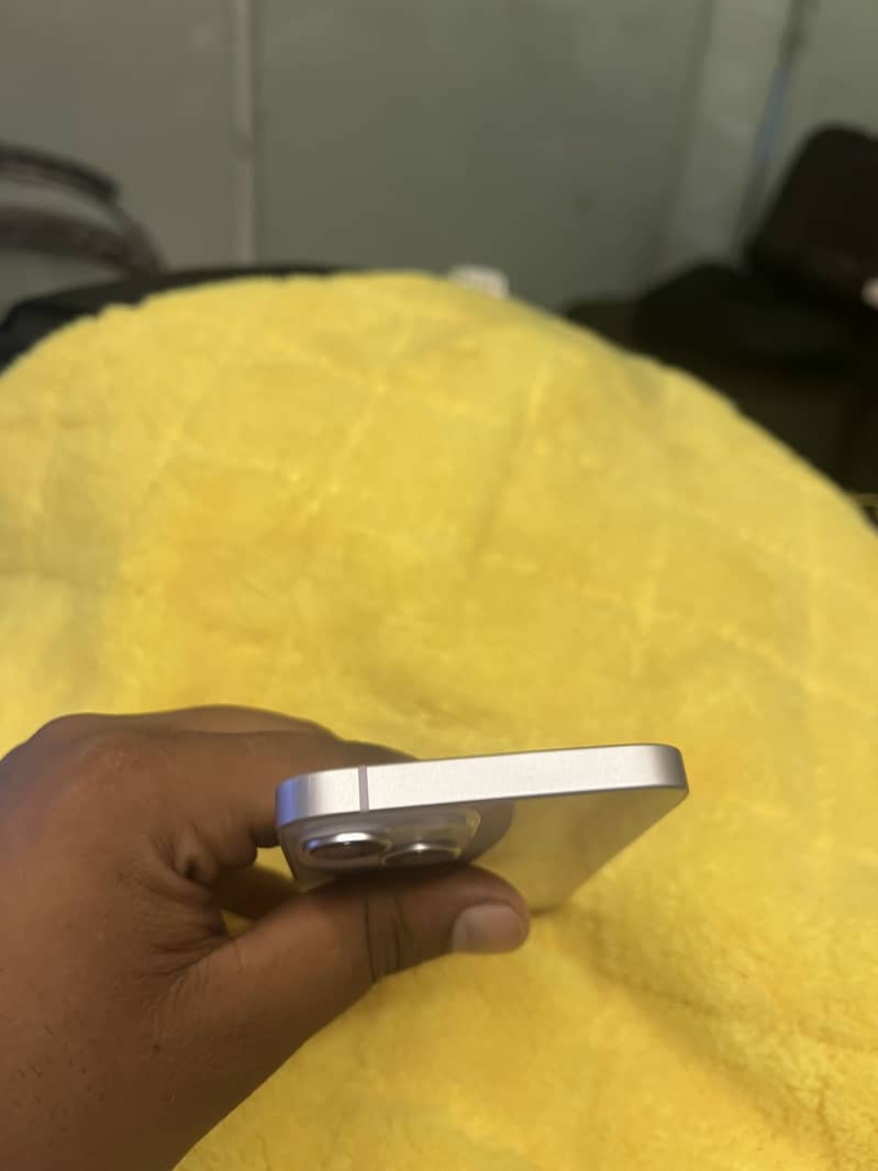 Apple iPhone 14 3