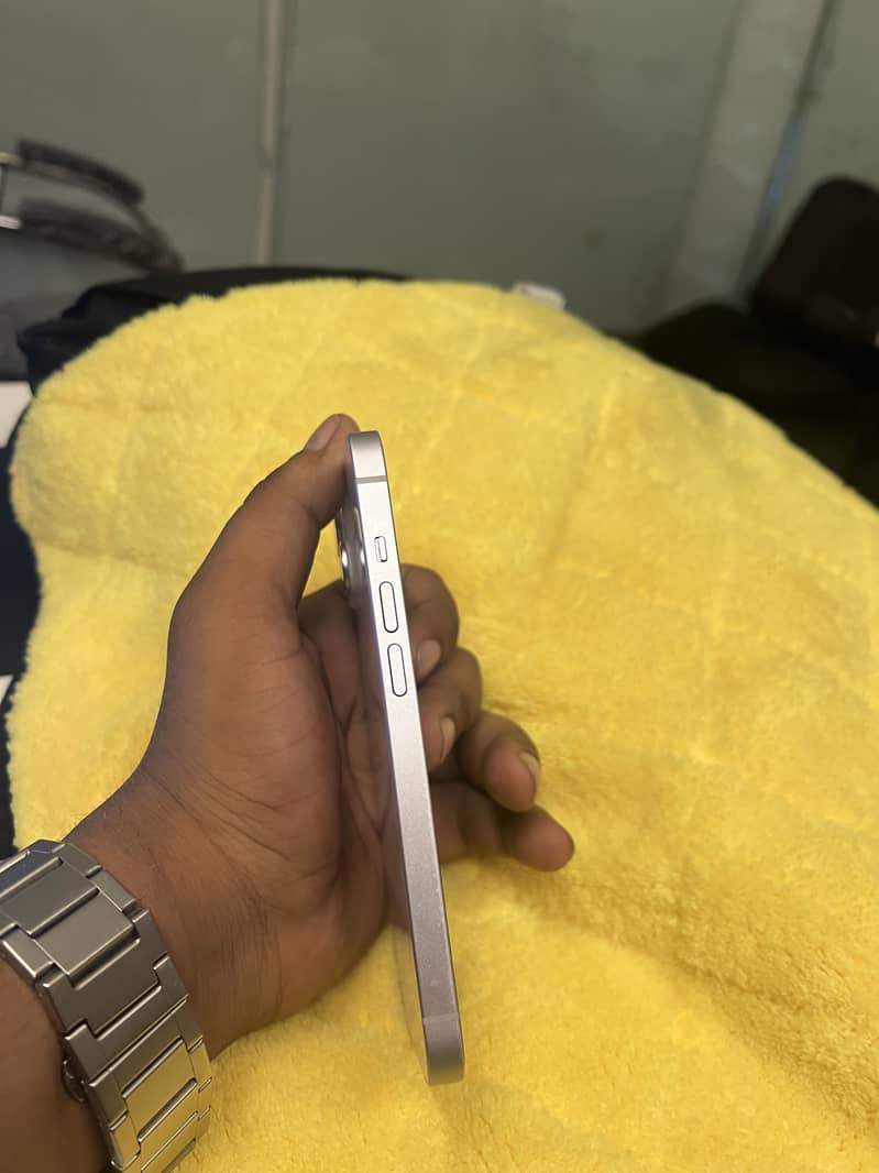 Apple iPhone 14 4