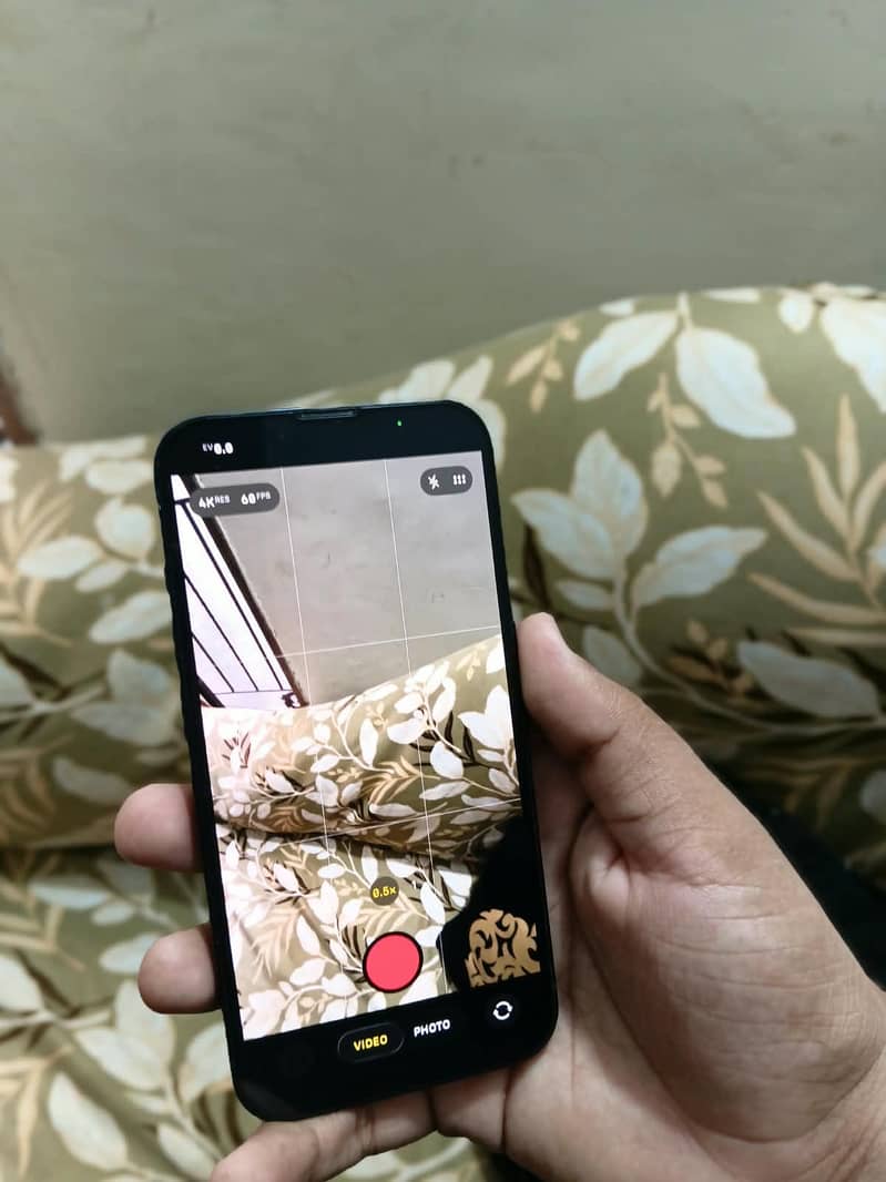 Apple iPhone 13 4
