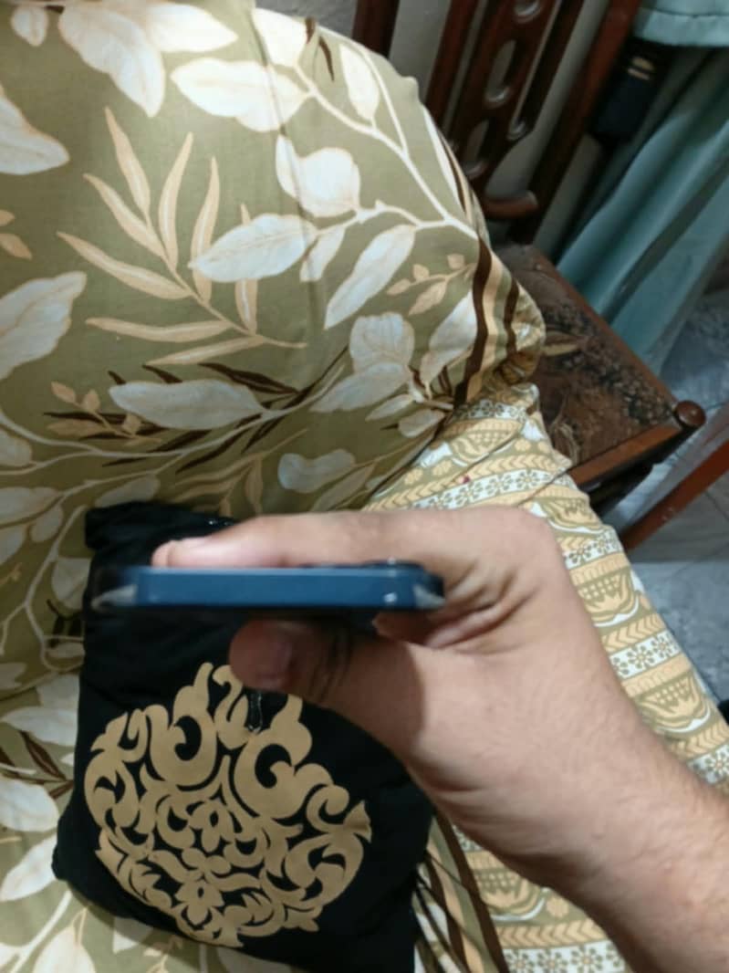 Apple iPhone 13 5