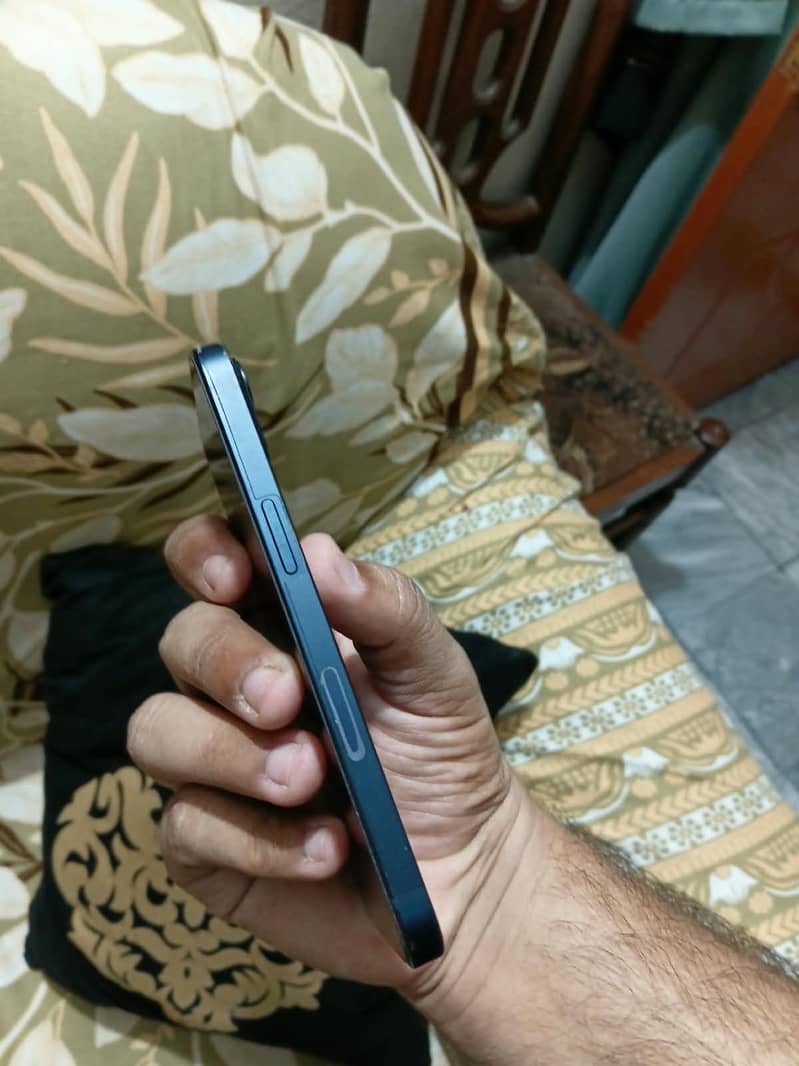 Apple iPhone 13 7