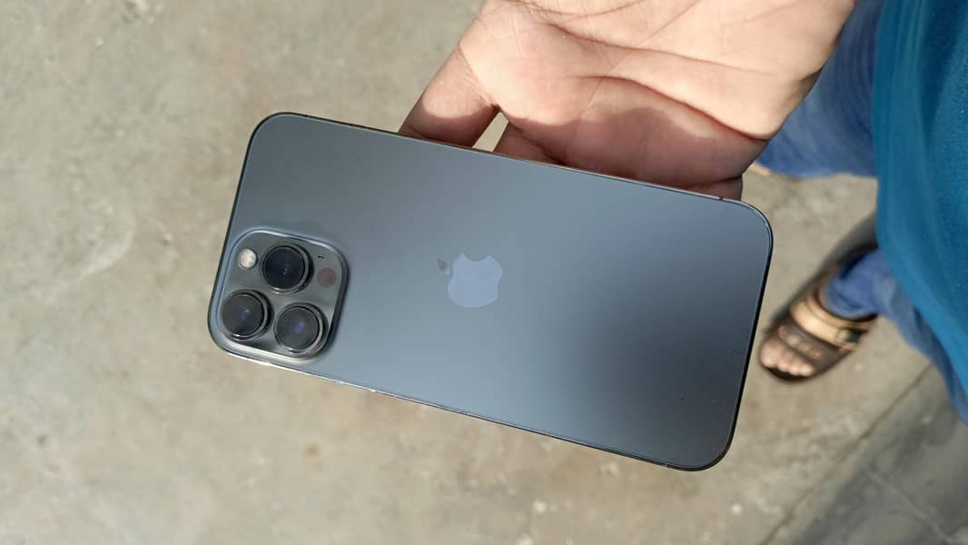 Apple iPhone 13 Pro Max 3