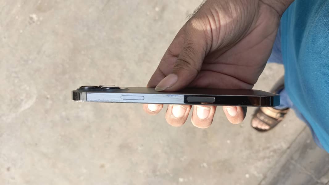 Apple iPhone 13 Pro Max 4