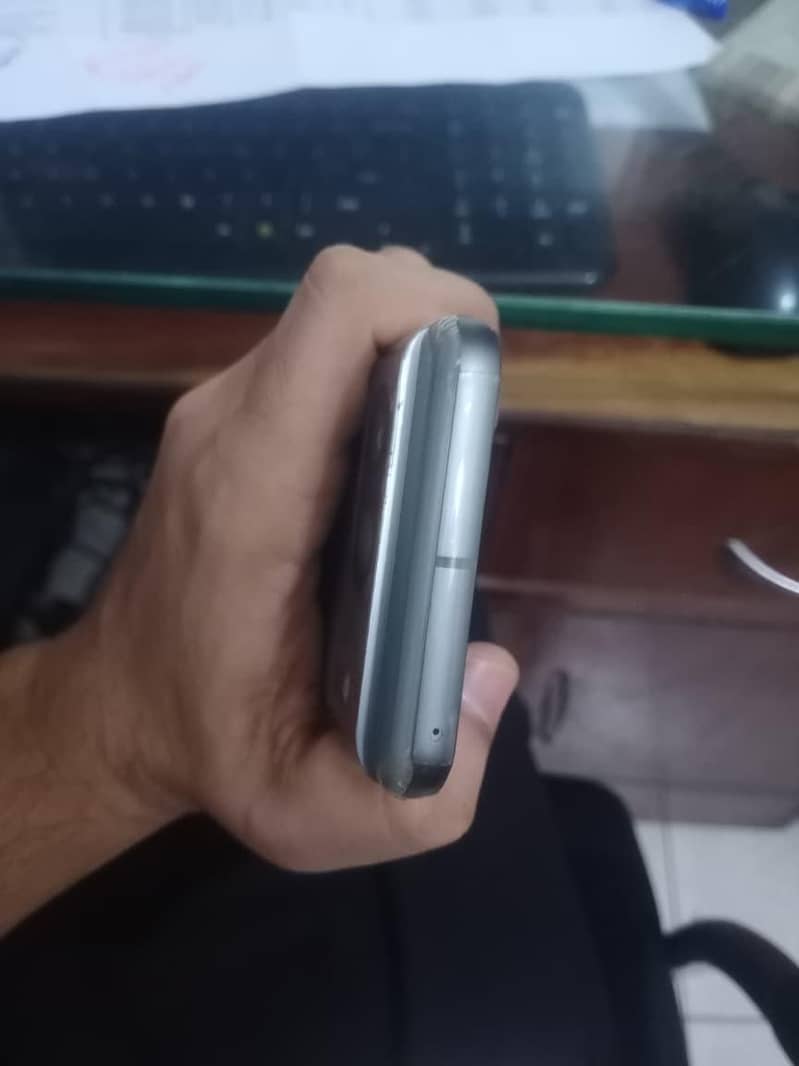 Google Pixel 8 2