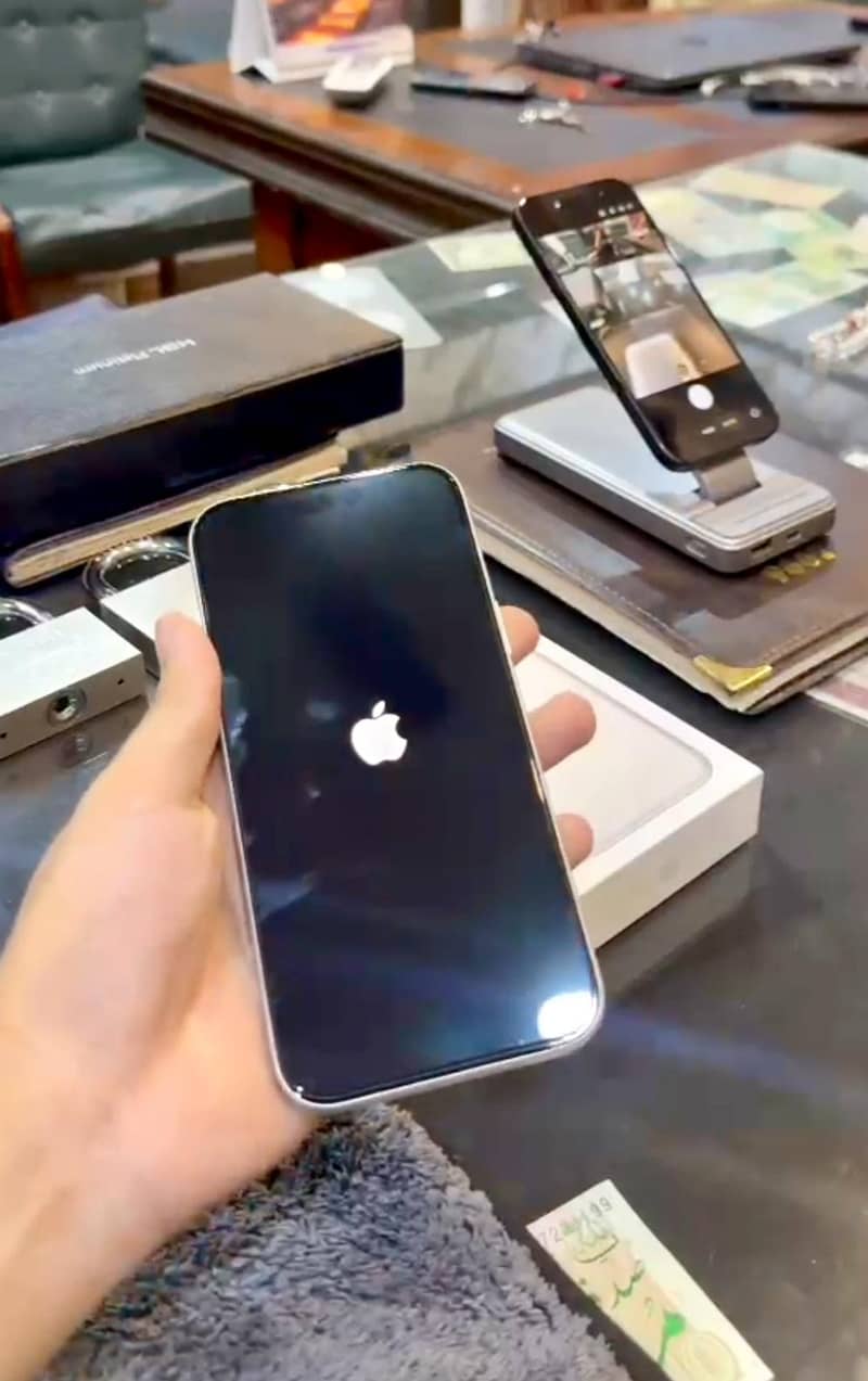 Apple iPhone 17 Pro Max 0