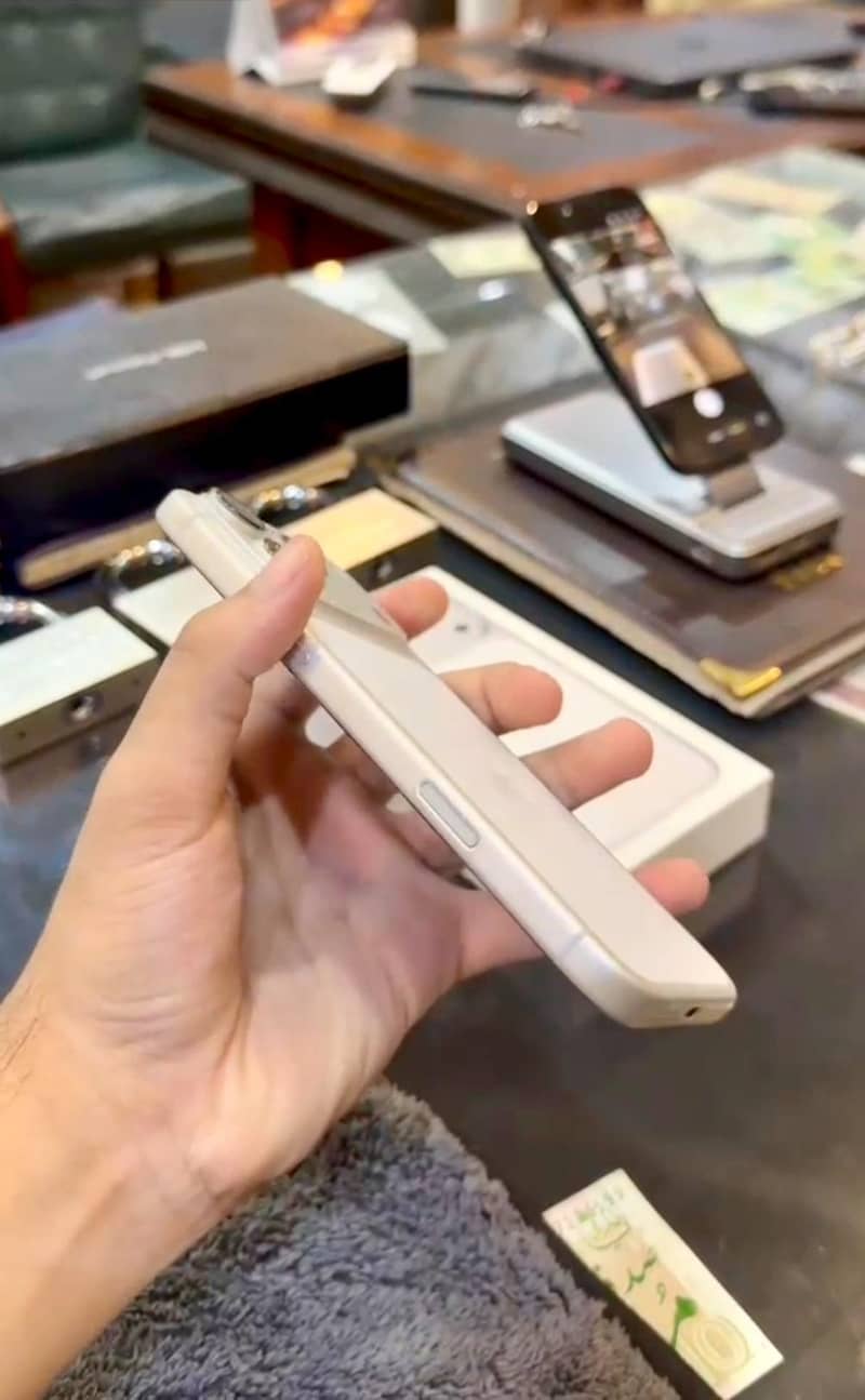 Apple iPhone 17 Pro Max 2