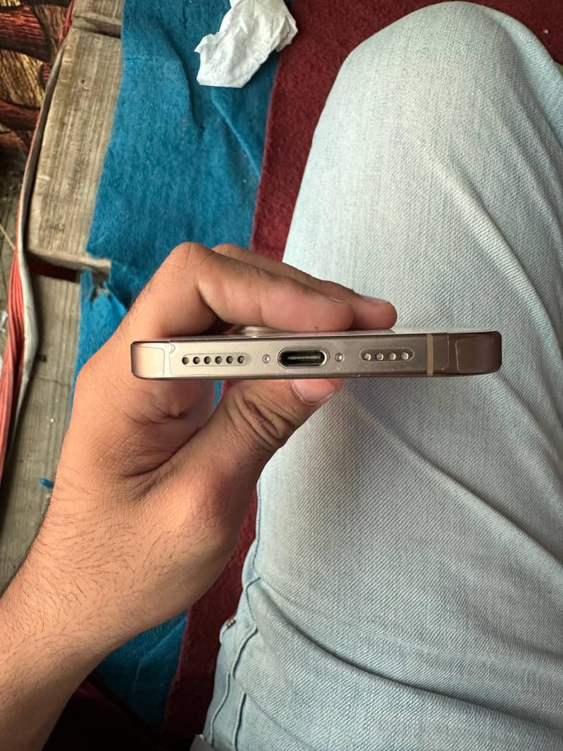 Apple iPhone 16 Pro Max 6