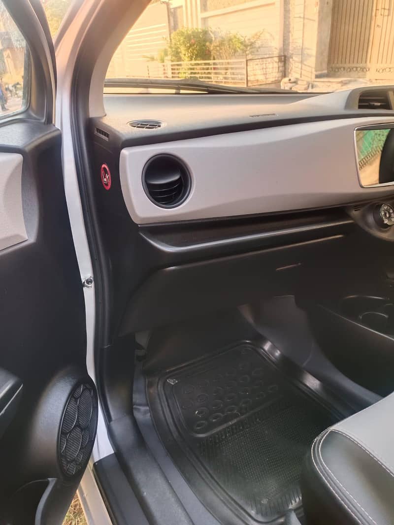 vitz 2011 model 12