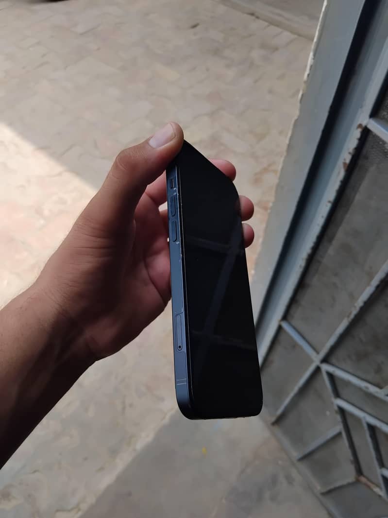 Apple iPhone 13 2