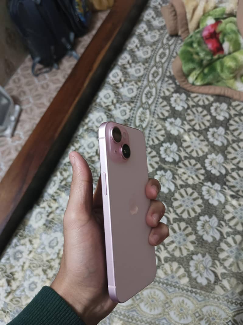 Apple iPhone 15 2