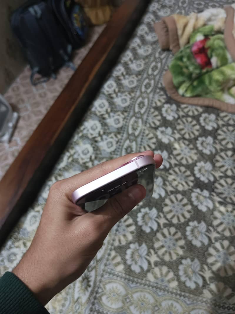 Apple iPhone 15 3