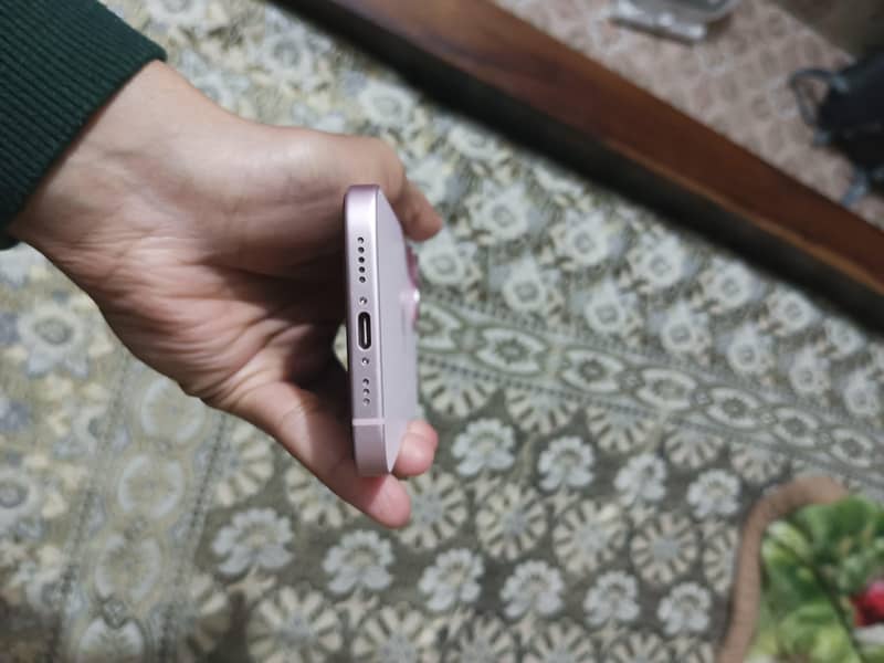 Apple iPhone 15 4