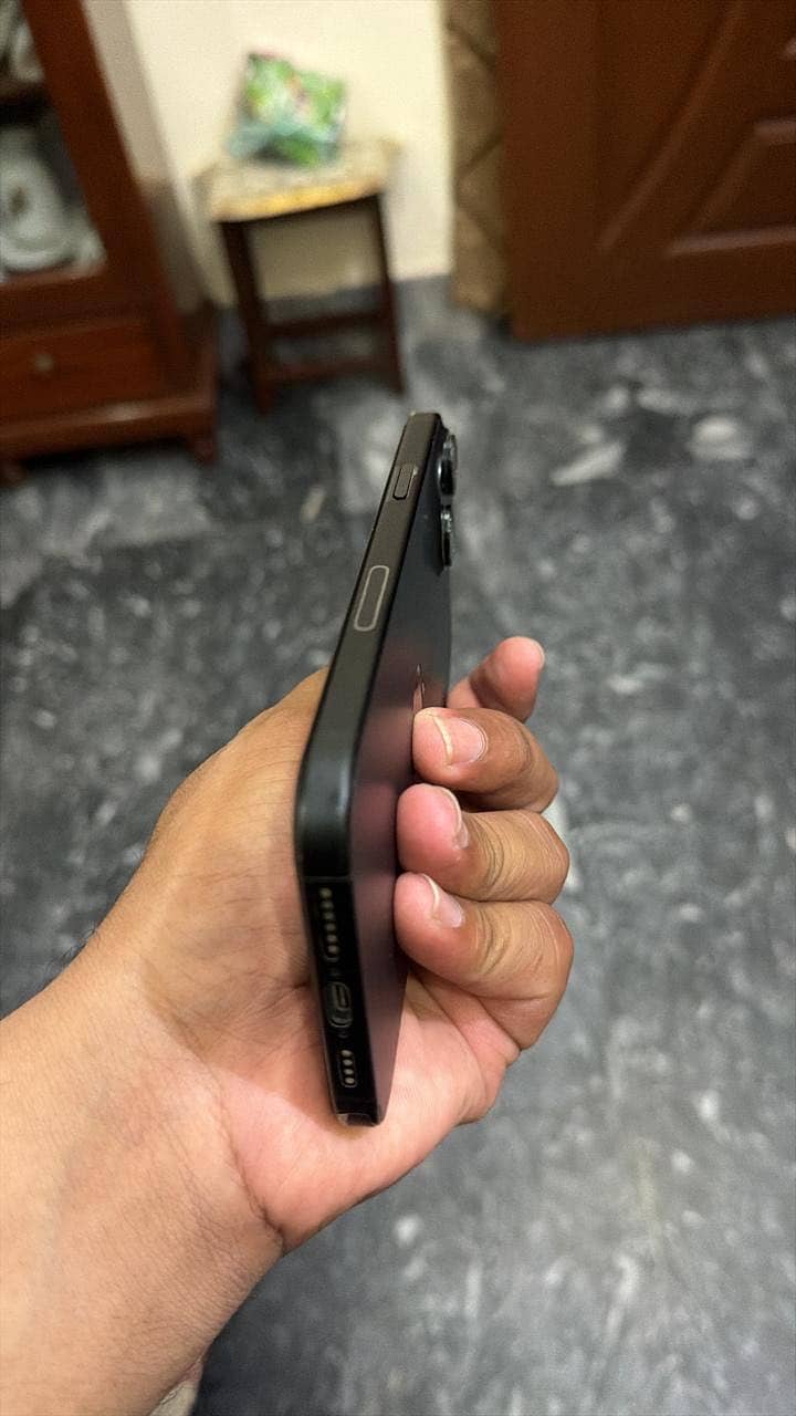 Apple iPhone 15 plus 4