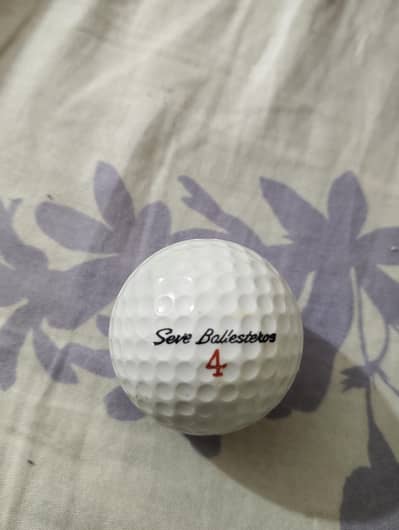 golf ball  of slazenger