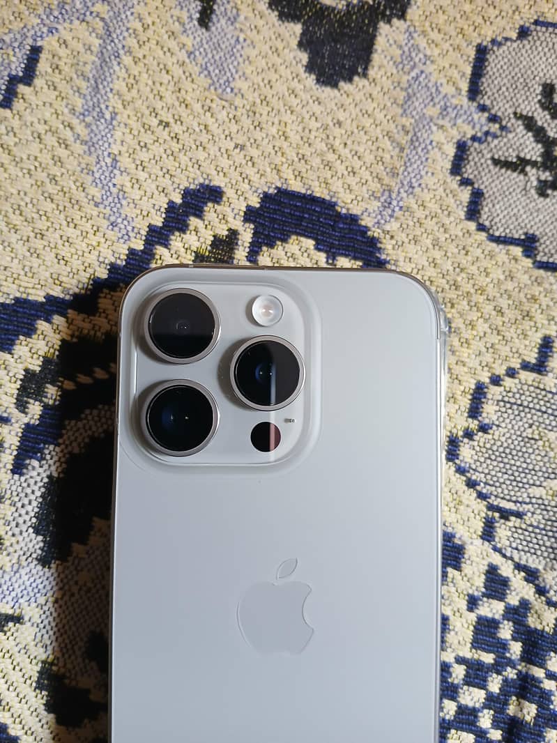 Apple iPhone 15 Pro 2