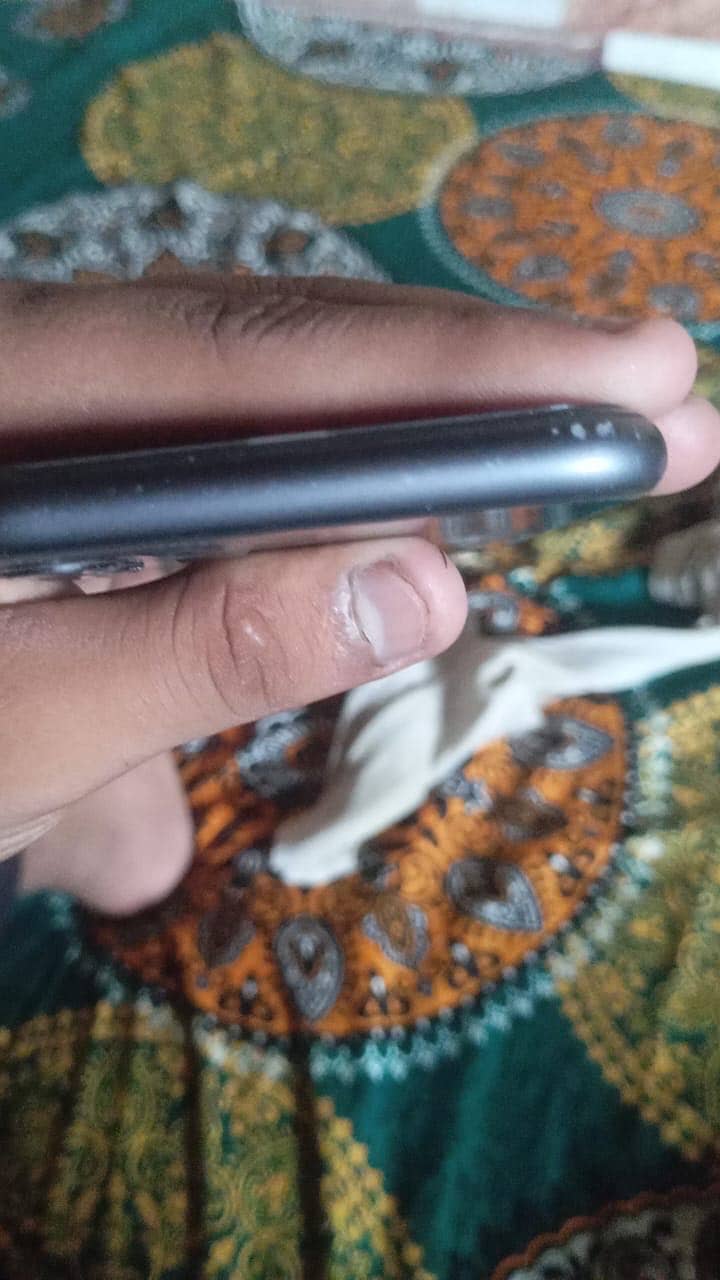 Apple iPhone 11 3