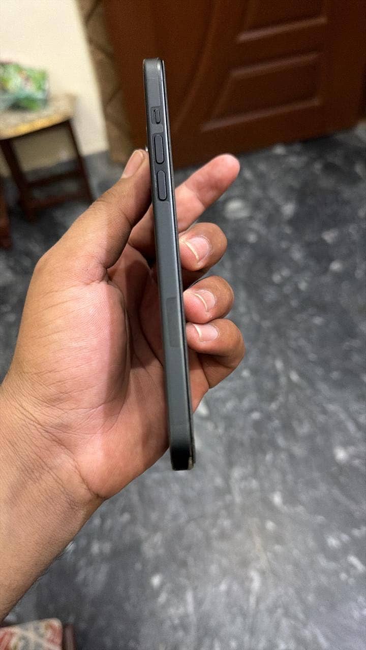 Apple iPhone 15 plus 4