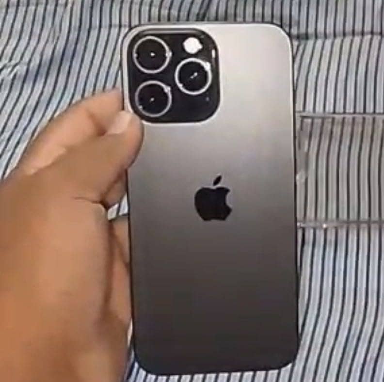 Apple iPhone 16 Pro Max 0