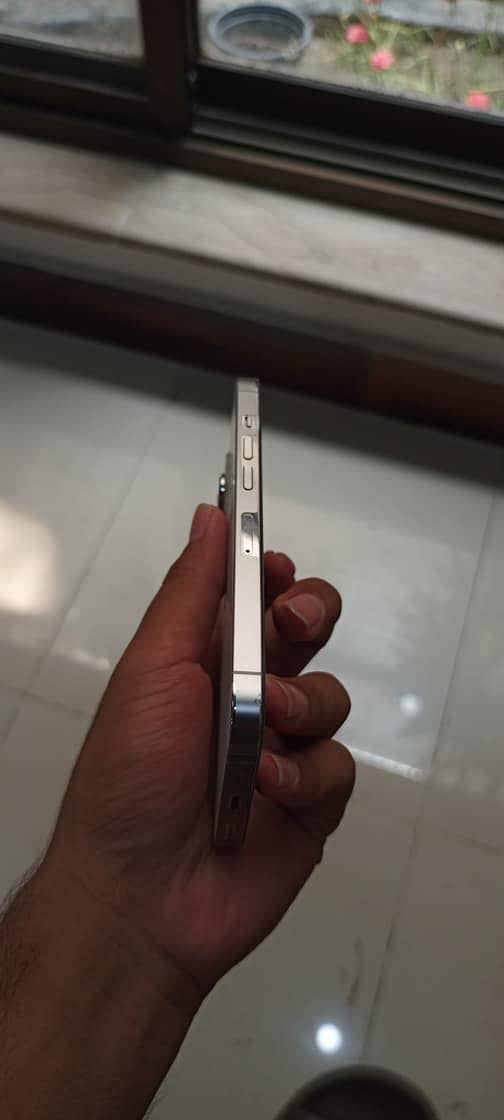 Apple iPhone 13 Pro 4
